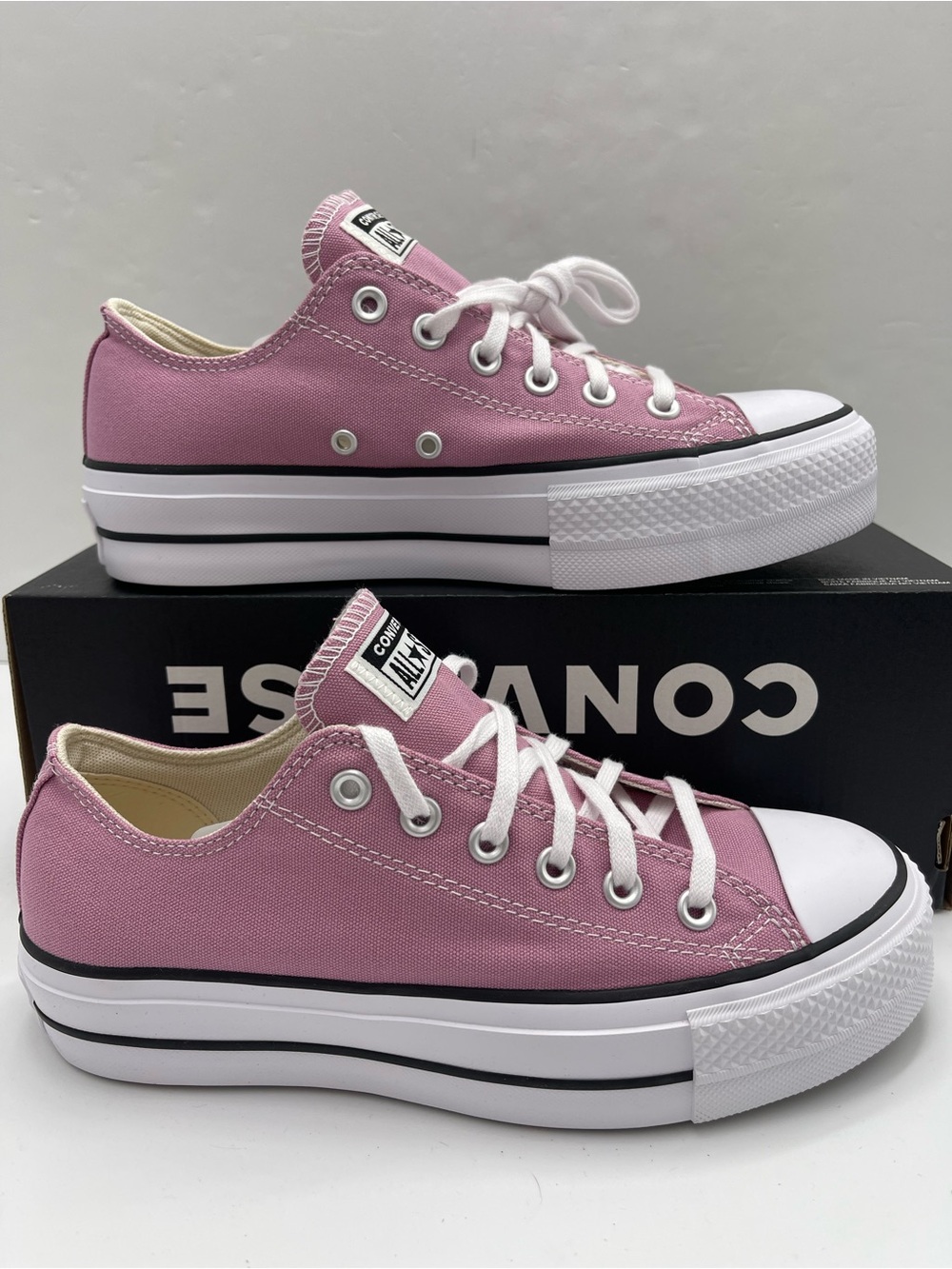 Converse A12960F CTAS LIFT OX
CLIFFSIDE ROSE/WHITE/BLACK Platform Sneakers